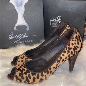 Donald J Pliner Fátima Leopard Heels
